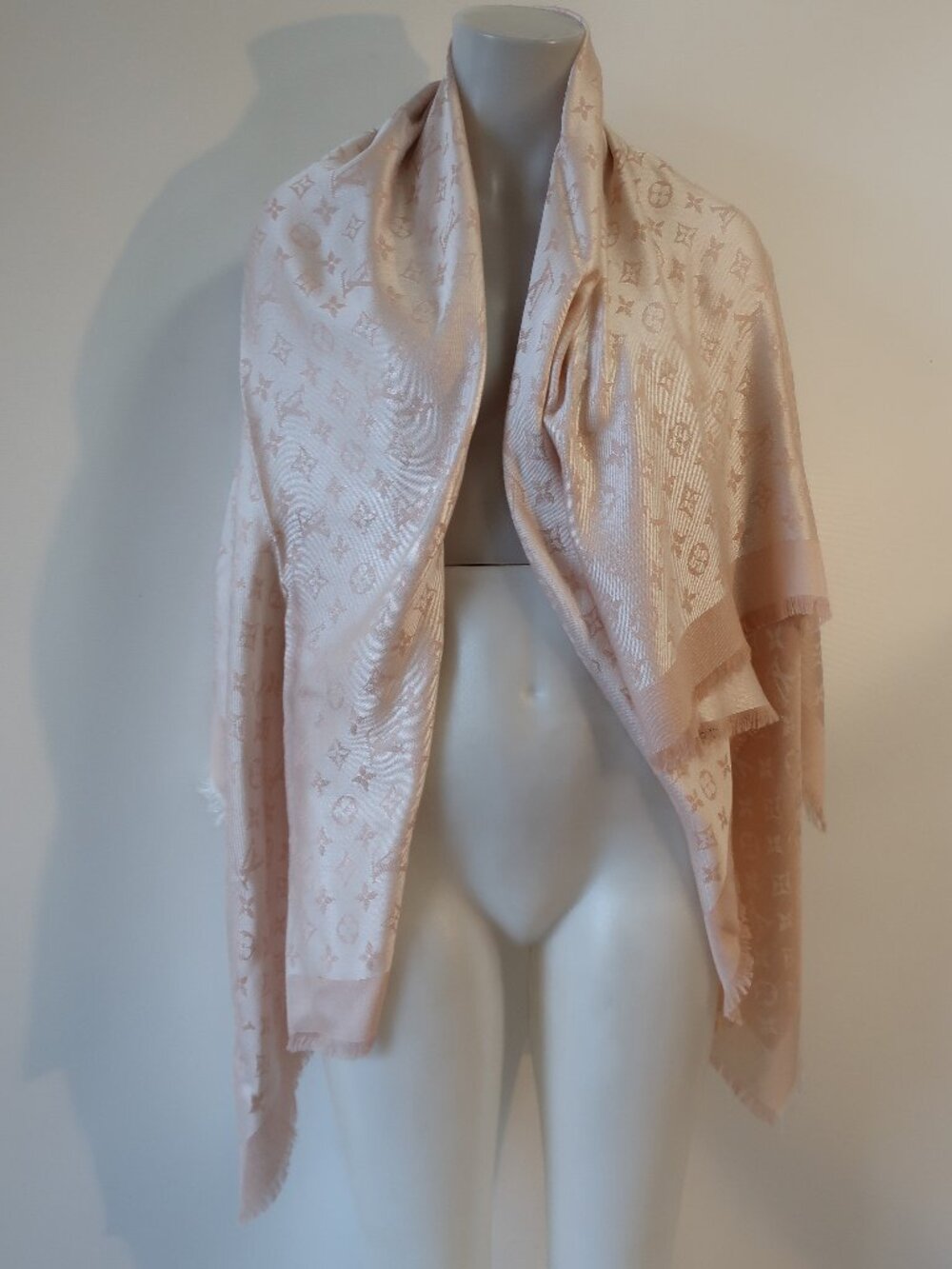 Womens Louis Vuitton Paris Pink (Item- 438) Monogram Logo Silk Wool Knit Scarf